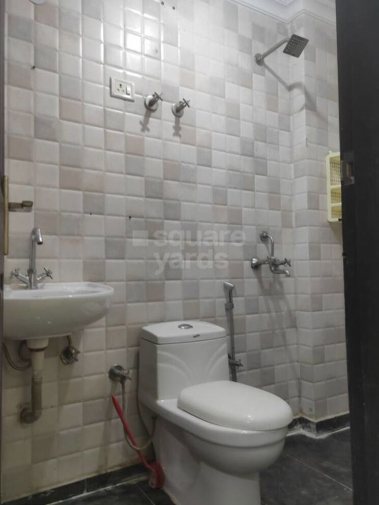 Bathroom, chattarpur 2 Bedroom 978 Sq.Ft. Builder Floor In Chattarpur Delhi 9844803