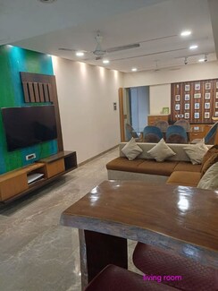 2.5 BHK + Extra Room Apartment For Rent in Wadala Heights