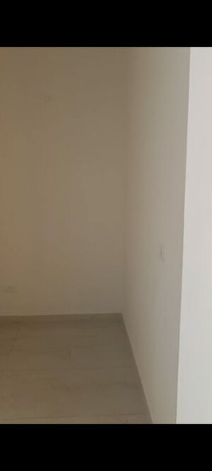 Room in 2.5 BHK Builder Floor at Smart World Gems, Sector 89 – for Rent