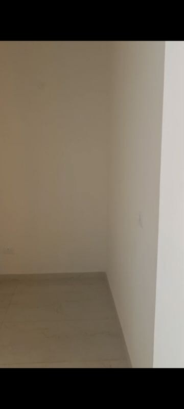 Room in 2.5 BHK Builder Floor at Smart World Gems, Sector 89 – for Rent