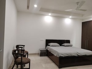Room in 4 BHK Builder Floor at Green Park Extension – for Rent