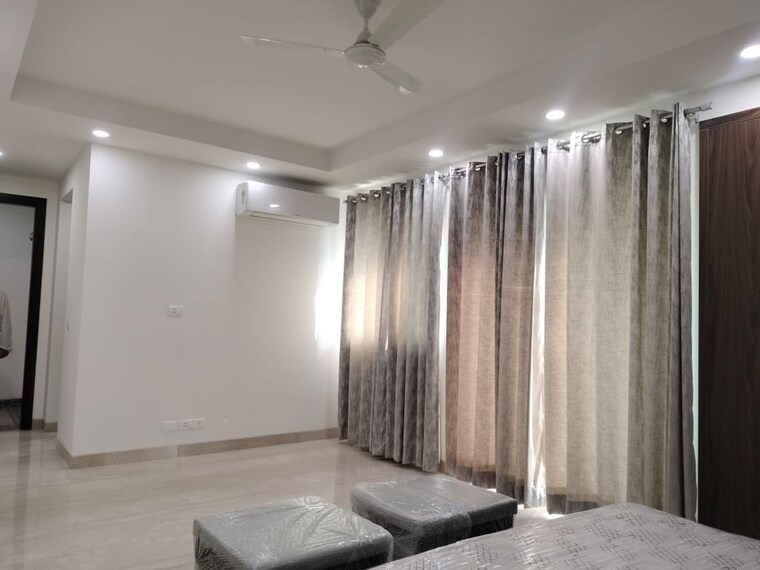 Living Room, green park extension 4 Bedroom 400 Sq.Yd. Builder Floor In Green Park Extension Delhi 9845058