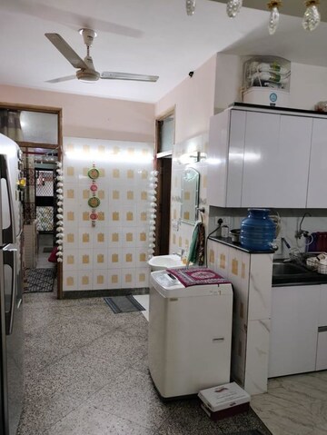 Team Area in 2 BHK Apartment at Lajpat Nagar – for Sale