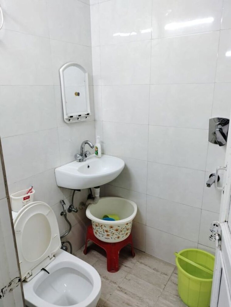Bathroom, lajpat nagar 2 Bedroom 900 Sq.Ft. Apartment In Lajpat Nagar Delhi 9845142