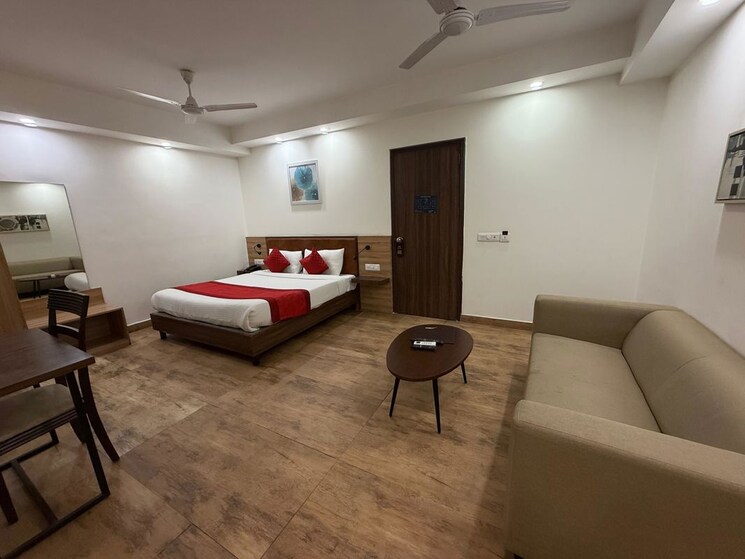  Parking, green-wood-city Studio 300 Sq.Ft. Builder Floor In Sector 45 Gurgaon 9845537