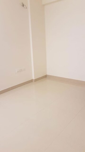 Room in 2.5 BHK Apartment at Shalimar Oneworld Vista, Gomti Nagar – for Rent