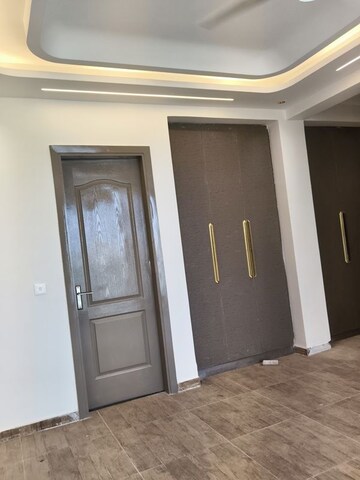 Building Lobby in 4 BHK Builder Floor at BPTP Eden Estate, Sector 81 – for Rent