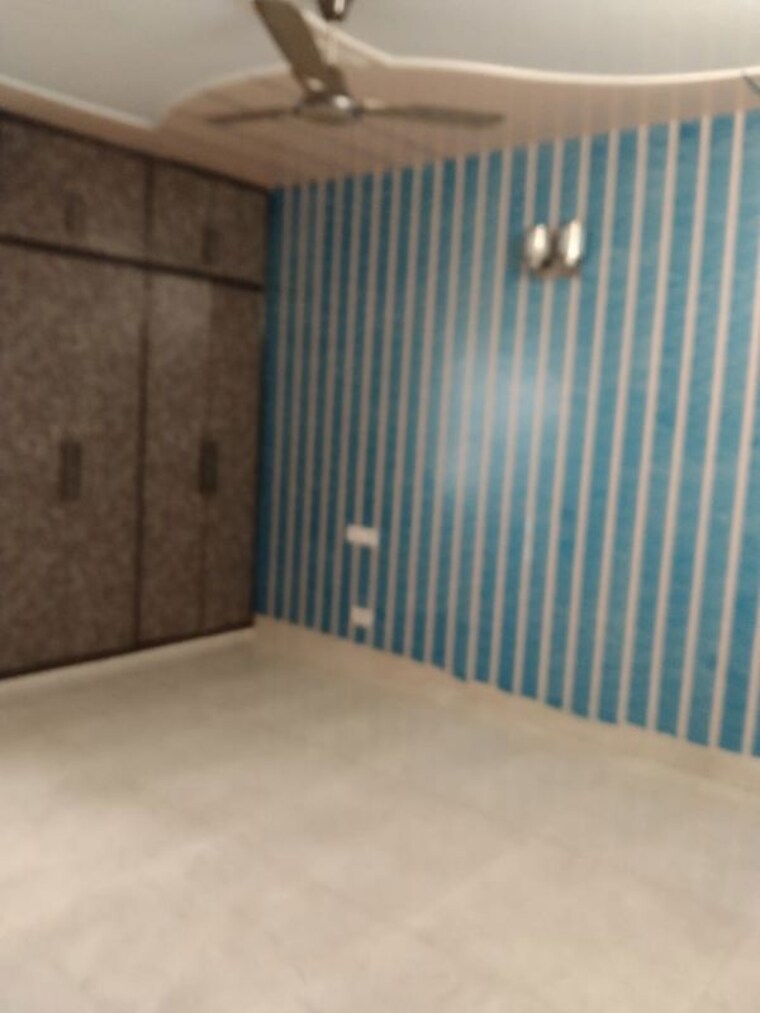 Room, mayur vihar 3 Bedroom 1050 Sq.Ft. Apartment In Mayur Vihar Delhi 9845676