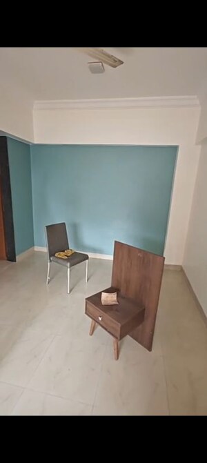 Furnished Amenities in 2 BHK Apartment at Silver Palace Pali Hill, Pali Hill – for Rent