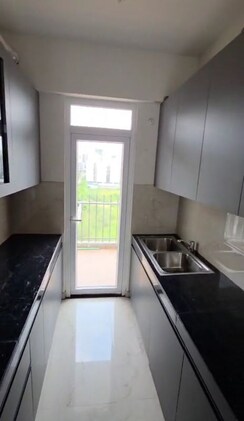 3 BHK + Servant Room Apartment For Rent in Smart World Gems