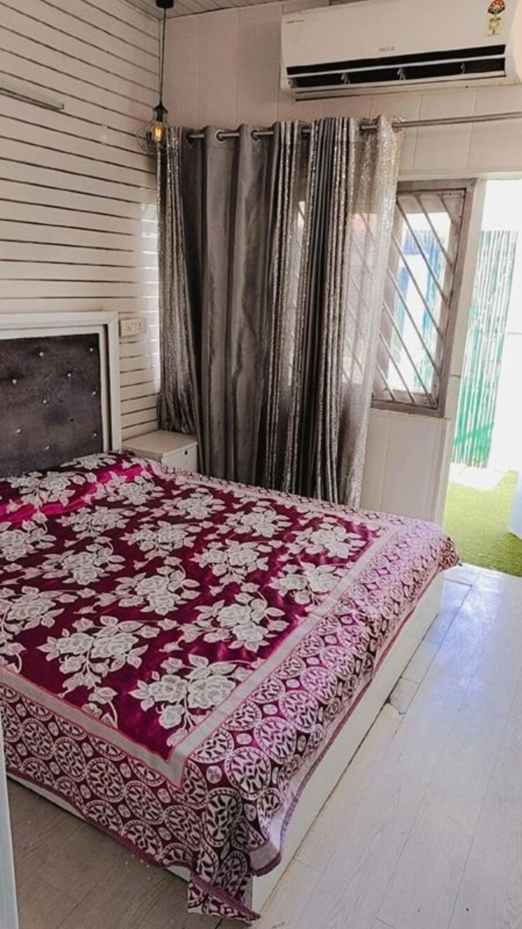 Bedroom, greater kailash part 3 3 Bedroom 150 Sq.Yd. Apartment In Greater Kailash Part 3 Delhi 9845816