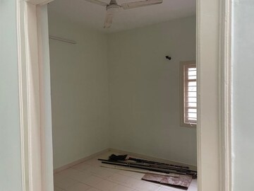 Room in 2 BHK Apartment at Krishna Tower Ahmedabad, Satellite – for Rent