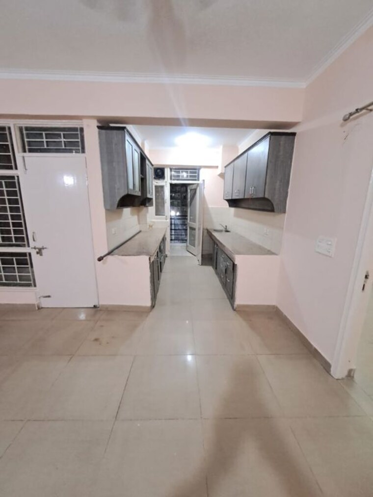 Team Area, gaur-grandeur 2 Bedroom 1246 Sq.Ft. Apartment In Sector 119 Noida 9845821