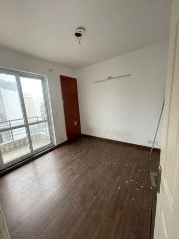 Room in 3 BHK Builder Floor at BPTP Parkland Pride Phase 2, Sector 77 – for Rent