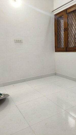 Room in 2 BHK Builder Floor at Sector 30 – for Rent