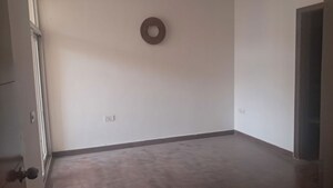 Room in 2.5 BHK Apartment at Amrapali Princely Estate, Sector 76 – for Sale