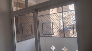 Room in 2.5 BHK Apartment at Amrapali Princely Estate, Sector 76 – for Sale