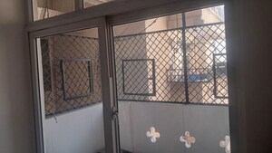 Room in 2.5 BHK Apartment at Amrapali Princely Estate, Sector 76 – for Sale