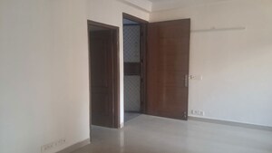 Room in 2.5 BHK Apartment at Amrapali Princely Estate, Sector 76 – for Sale