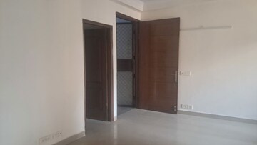 Room in 2.5 BHK Apartment at Amrapali Princely Estate, Sector 76 – for Sale