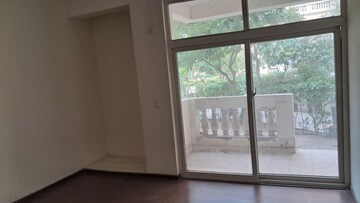 Room in 2.5 BHK Apartment at Amrapali Princely Estate, Sector 76 – for Sale