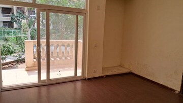 Room in 2.5 BHK Apartment at Amrapali Princely Estate, Sector 76 – for Sale