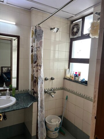 Bathroom in 3.5 BHK Apartment at Parsvnath Green Ville, Sector 48 – for Rent