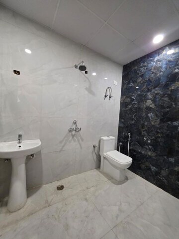 Bathroom in 2 BHK Independent House at Gomti Nagar – for Rent