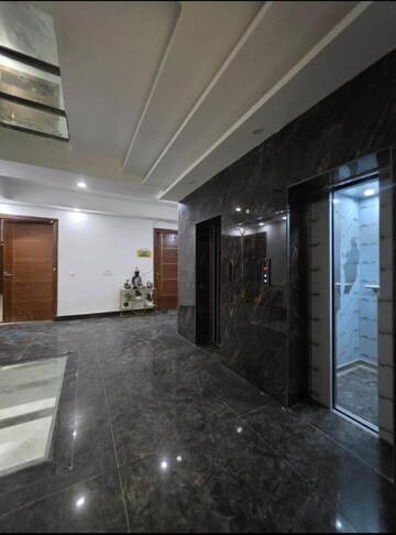 Parking in 2 BHK Independent House at Gomti Nagar – for Rent