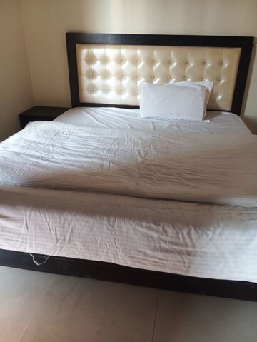 Bedroom in 1 BHK Apartment at Orchid Petals, Sector 49 – for Rent