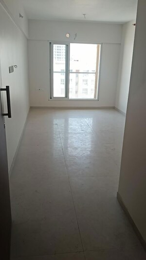 Room in 2 BHK Apartment at Runwal Eirene, Balkum Pada – for Rent