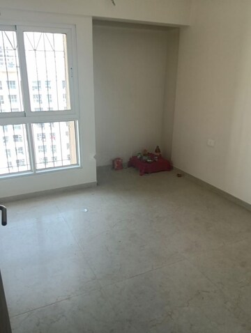 Room in 2 BHK Apartment at Runwal Eirene, Balkum Pada – for Rent