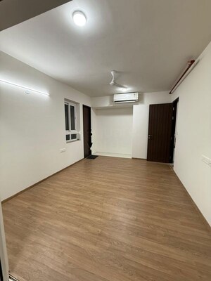 Room in 2 BHK Apartment at Indiabulls One Indiabulls, Pokhran Road No Two – for Rent