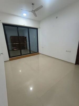 Room in 2 BHK Apartment at Veena Smart Homes, Kandivali West – for Rent