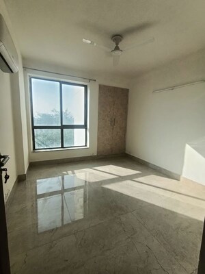 Room in 3 BHK Apartment at Unitech The Residences Sector 33, Sector 33 – for Rent