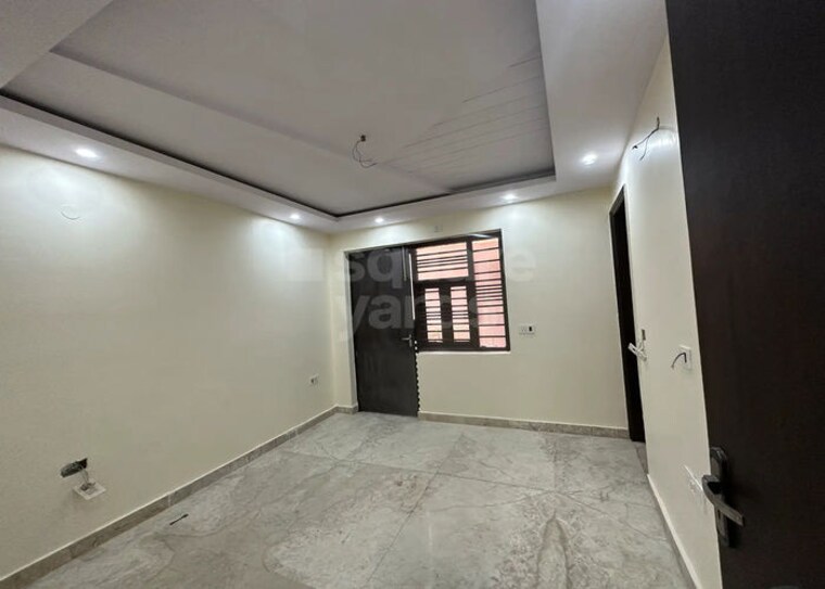 Room, tilak nagar 2 Bedroom 100 Sq.Yd. Builder Floor In Tilak Nagar Delhi 9846353
