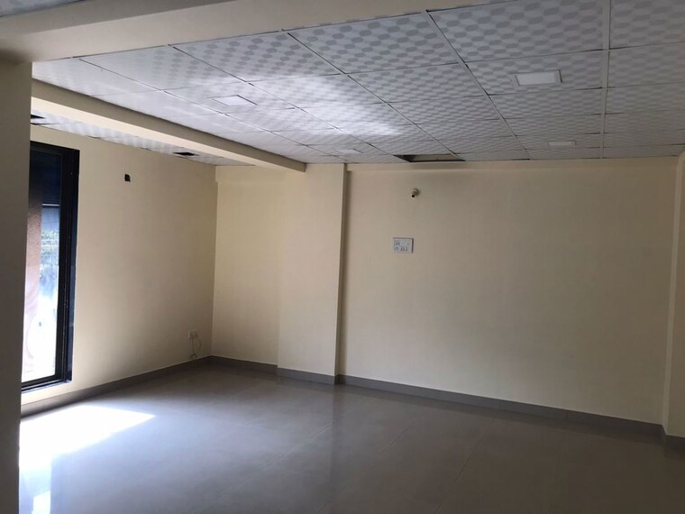Room, km-horizon-flora Commercial Office Space 540 Sq.Ft. In Ghodbunder Road Thane 9846554