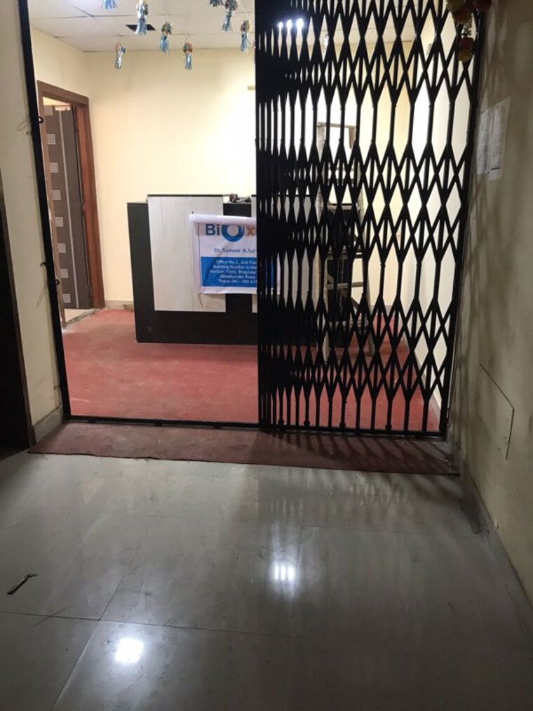 Room, km-horizon-flora Commercial Office Space 540 Sq.Ft. In Ghodbunder Road Thane 9846554
