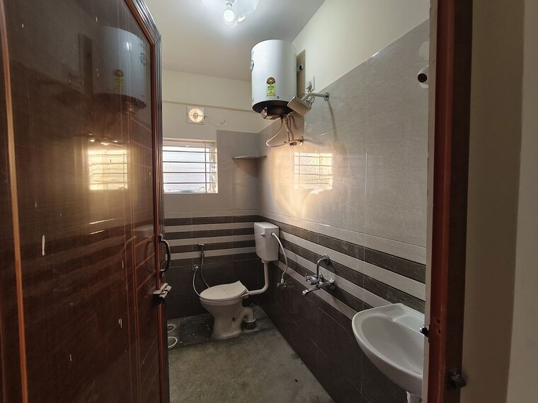 Bathroom, bellandur 1 Bedroom 600 Sq.Ft. Builder Floor In Bellandur Bangalore 9846635