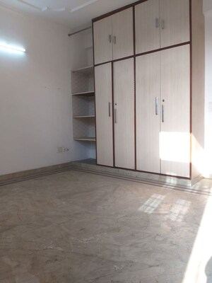 Room in 4 BHK Independent House at Maharani Bagh – for Sale