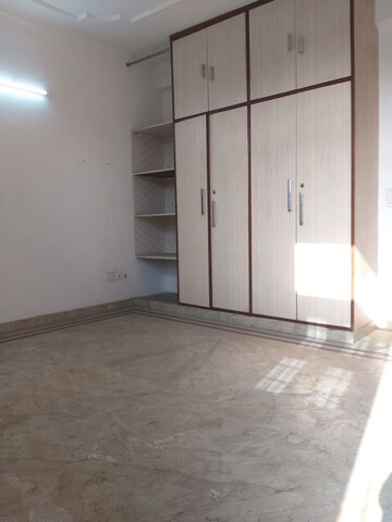 Room in 4 BHK Independent House at Maharani Bagh – for Sale