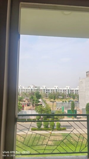 Balcony in 2.5 BHK Builder Floor at Central Park Flower Valley, Sohna Sector 33 – for Rent