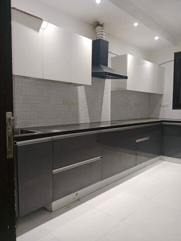 Kitchen in 2 BHK Builder Floor at Sector 31 – for Rent