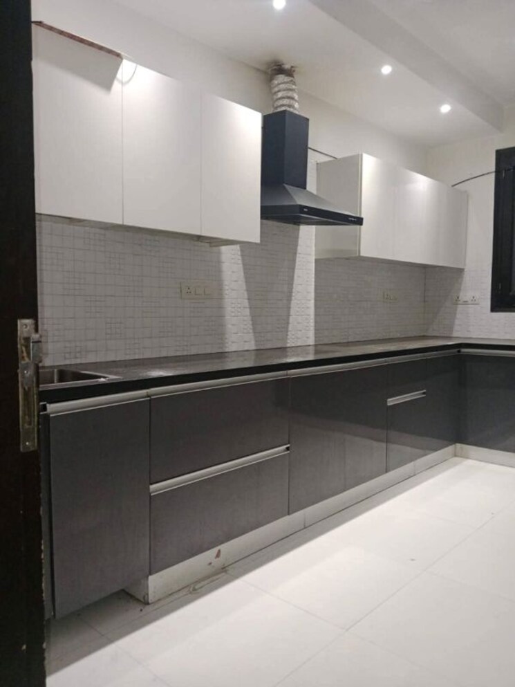 Kitchen, sector 31 2 Bedroom 160 Sq.Yd. Builder Floor In Sector 31 Gurgaon 9846739