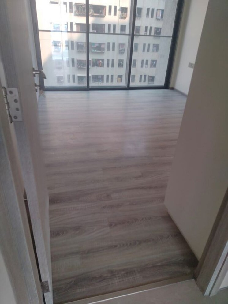 Room, khar west 4 Bedroom 1200 Sq.Ft. Apartment In Khar West Mumbai 9846862