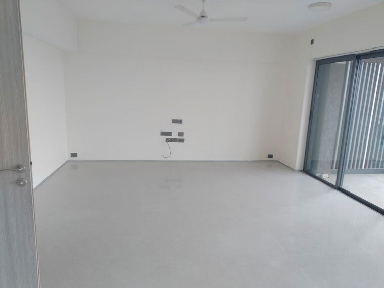 Room, khar west 4 Bedroom 1200 Sq.Ft. Apartment In Khar West Mumbai 9846862