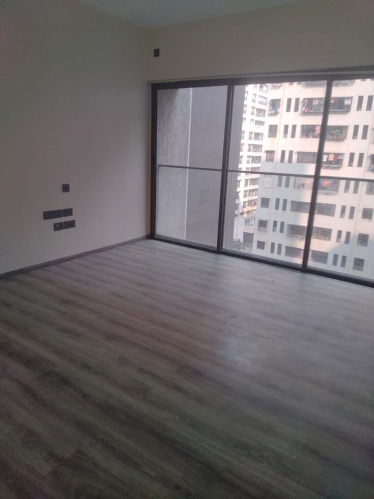 Room, khar west 4 Bedroom 1200 Sq.Ft. Apartment In Khar West Mumbai 9846862