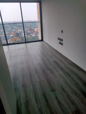 Room in 4 BHK Apartment at Khar West – for Rent