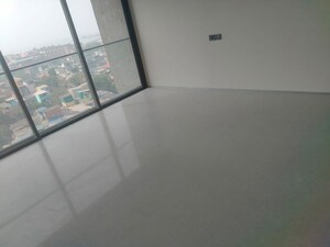 Room in 4 BHK Apartment at Khar West – for Rent