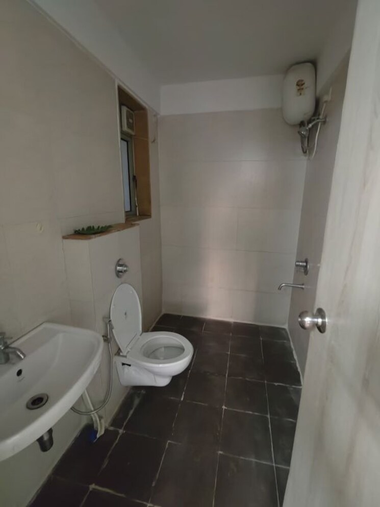 Bathroom, lodha-casa-rio 2 Bedroom 687 Sq.Ft. Apartment In Dombivli East Thane 9846914